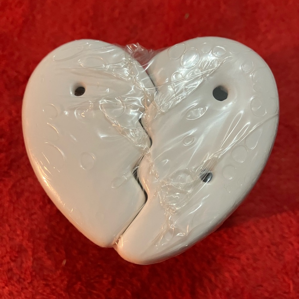 Broken Heart I Love New York Salt And Pepper shaker